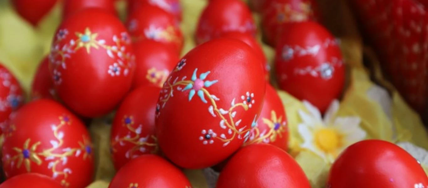 Αυγά πασχαλινά: Πώς καταλαβαίνουμε αν είναι φρέσκα - Τι πρέπει να προσέχουμε